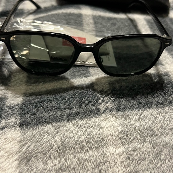 Ray-Bans - Picture 5 of 12
